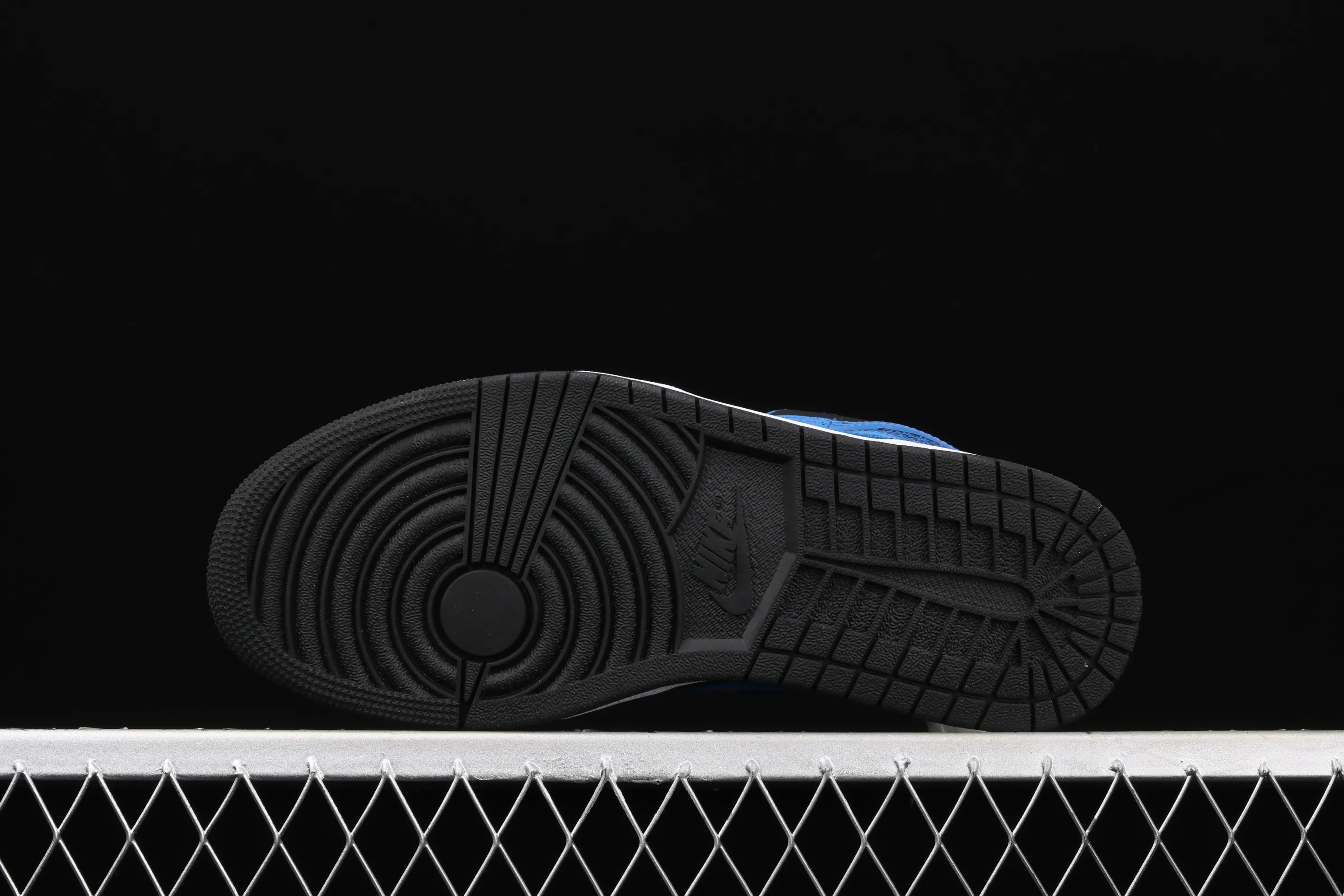 All categories Air Jordan Jordan series basketball shoes Air Jordan 1 Mid Air Jordan 1 Mid AJ1 Joe 1 inkjet black and blue Zhongbang basketball shoes 554724-048